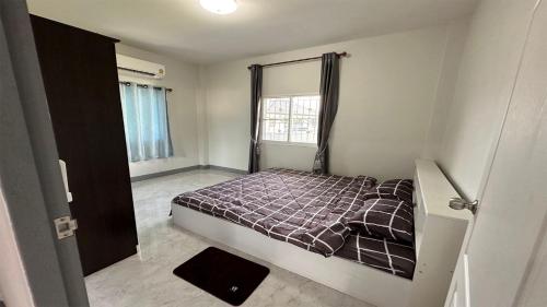 Postel nebo postele na pokoji v ubytování 3-Bedroom Chiang Mai House with Parking & Garden