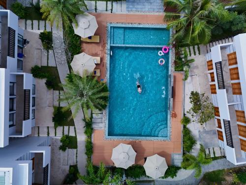 an overhead view of a swimming pool at a resort at The R&B Boutique in Kampot