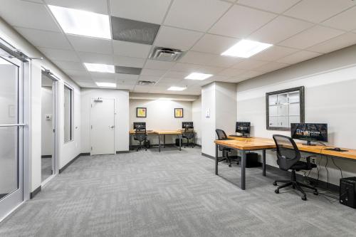 an office with desks and chairs in a room at Newly Renovated Condo near to French Quarter in New Orleans