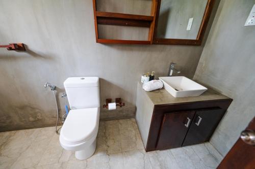 Ένα μπάνιο στο Sky House Ahangama
