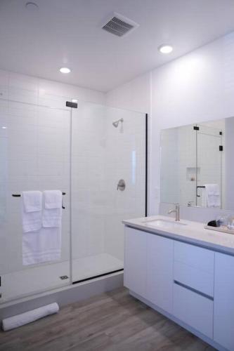 a white bathroom with a sink and a shower at Modern Townhouse with Mountain View near Ventura Beach in Ventura