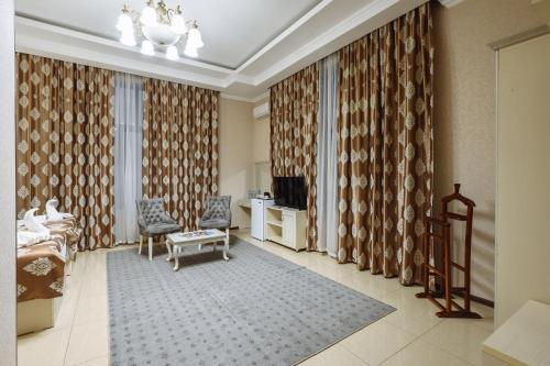 Televisyen dan/atau pusat hiburan di Sofiya Tashkent Hotel