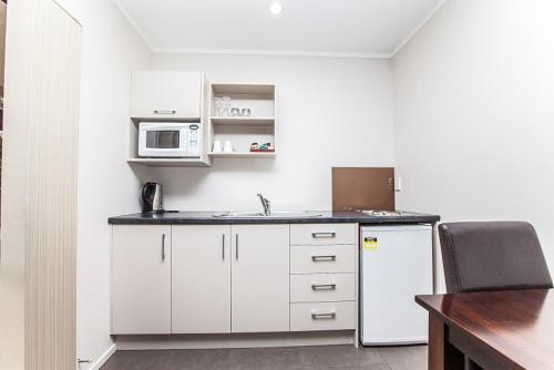 Kuchyň nebo kuchyňský kout v ubytování Parkview Motor Inn