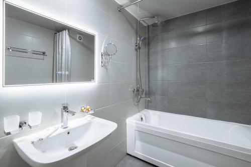 Bilik mandi di Sofiya Tashkent Hotel