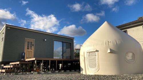 a building with a cone shaped house at Awaji Island Trailer House Rental Villa Yunetomari Akashi in Awaji