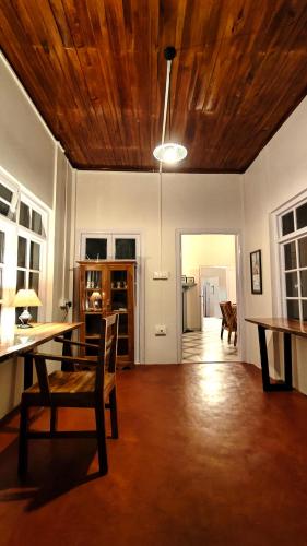 Dapur atau dapur kecil di Panorama A Heritage Bungalow