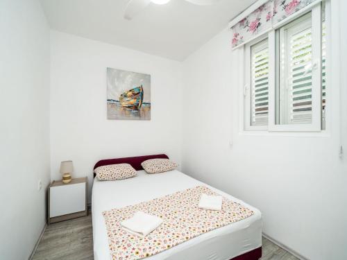 Apartment & Rooms Alan - Double Room with Shared Bathroom 1