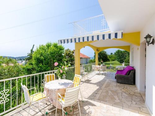 Villa Bind - Basic Double Room with Patio and Garden View R3