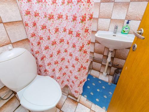 Villa Bind - Basic Double Room with Patio and Garden View R3
