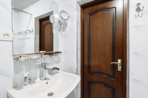 Bilik mandi di Sofiya Tashkent Hotel