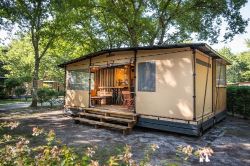 Κήπος έξω από το Huttopia Lac d'Aureilhan - Mimizan