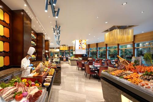 a chef preparing food in a buffet restaurant at Shangri-La Wenzhou in Wenzhou