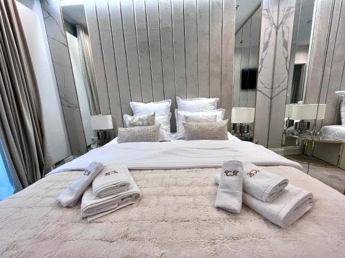 Katil atau katil-katil dalam bilik di FLH - Golden Elegance with Balcony & Garage