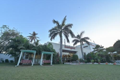 Jardín al aire libre en Chryso Hotels Pvt Ltd
