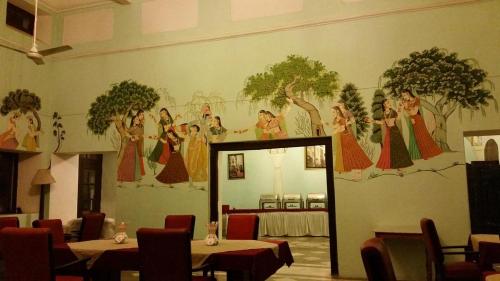 Restaurace v ubytování Phool Mahal Palace