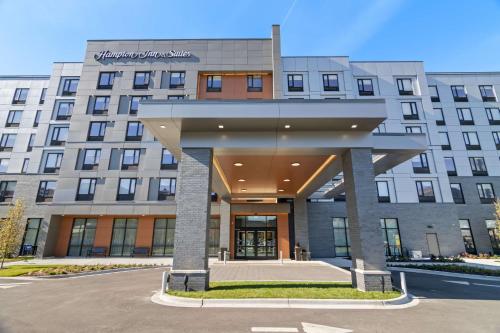 Hampton Inn & Suites Chicago Medical District Uic Image