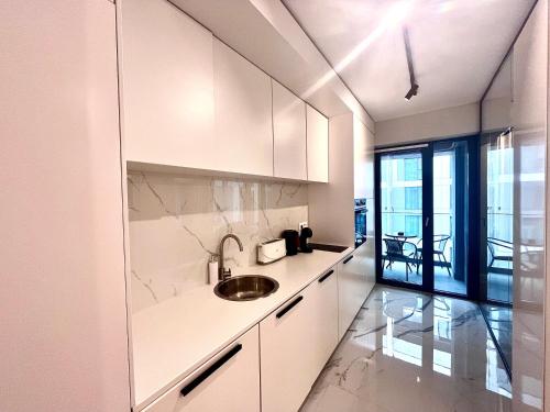 Dapur atau dapur kecil di FLH - Golden Elegance with Balcony & Garage