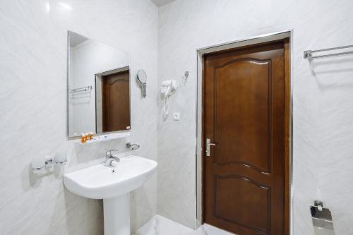 Bilik mandi di Sofiya Tashkent Hotel