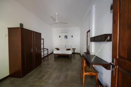 Ένα ή περισσότερα κρεβάτια σε δωμάτιο στο Sky House Ahangama