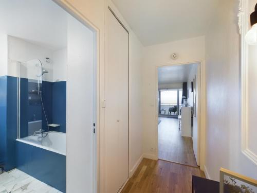 a room with a mirror and a hallway at -BLUE- Studio avec vue mer et parking in Concarneau