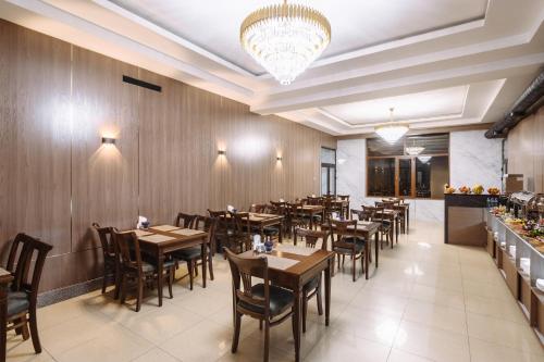 Restoran atau tempat lain untuk makan di Sofiya Tashkent Hotel