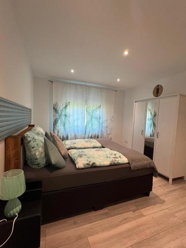a bedroom with a large bed in a room at Ferienwohnung Mobembo in Konz