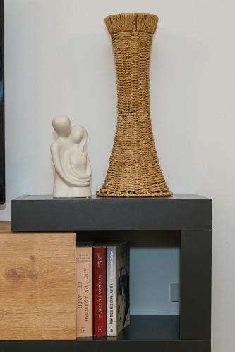 Perpustakaan di apartmen
