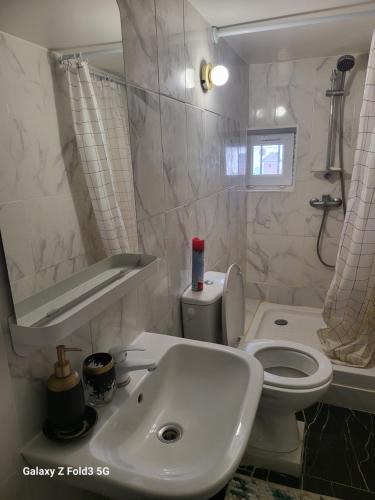 Koupelna v ubytování Chambre privée chez l'habitant