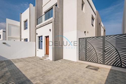 a new modern house withamicamicamic sea views at Elegant 4BR Villa with Assistant Room in Al Dana Island, Sharm, Fujairah by Deluxe Holiday Homes in Fujairah