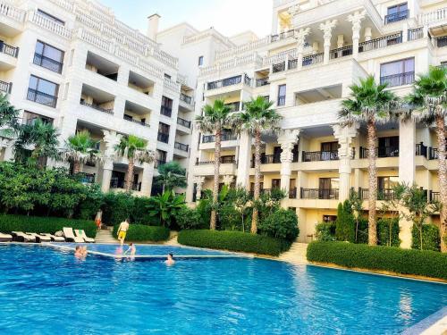 Bazén v ubytování Delux Double Room Argisht Golden Sands nebo v jeho okolí