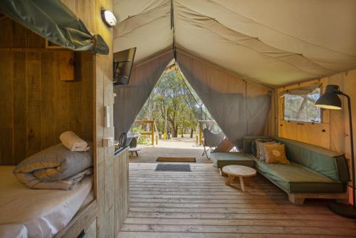 Postel nebo postele na pokoji v ubytování Great Ocean Road Glamping