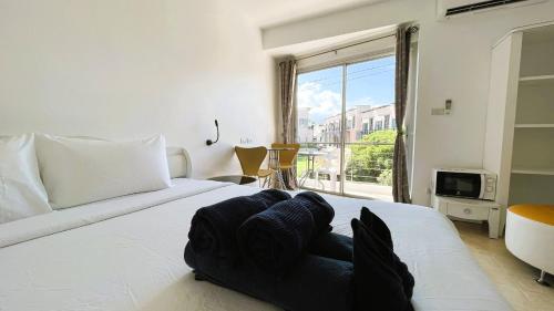 Postel nebo postele na pokoji v ubytování Rockstarvillas Condos Replay