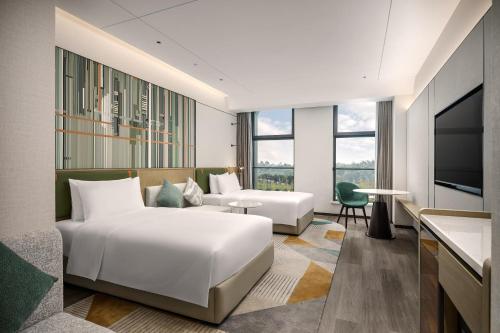 Postel nebo postele na pokoji v ubytování Holiday Inn Chongqing Science Hall by IHG