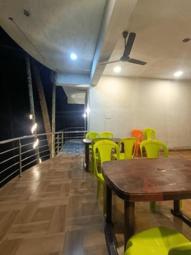 Χώρος καθιστικού στο SIDDHESH Holiday Home