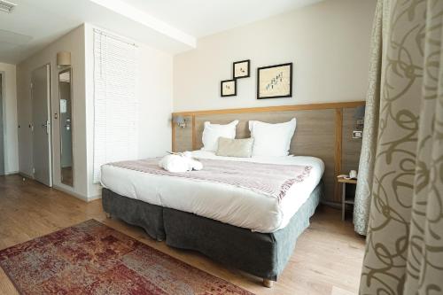 Hotel Vatel Bordeauxにあるベッド