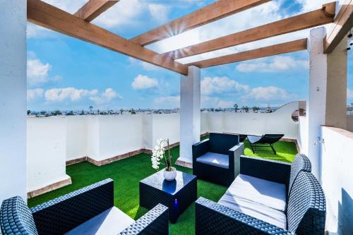 Renovated Townhouse - Rooftop, Garden & Stunning Views