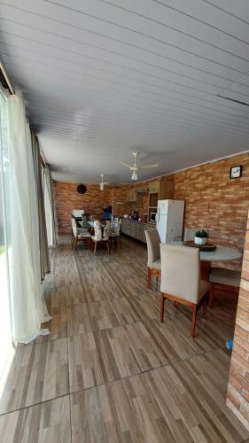 Χώρος καθιστικού στο Casa agradável com piscina