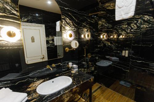 Ambassadori Tbilisi Hotelにあるバスルーム