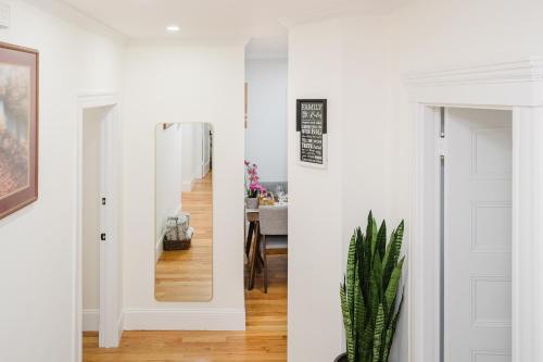 Φωτογραφία από το άλμπουμ του 76 Carruth - 4BR Cozy and Lovely Apt στη Βοστώνη