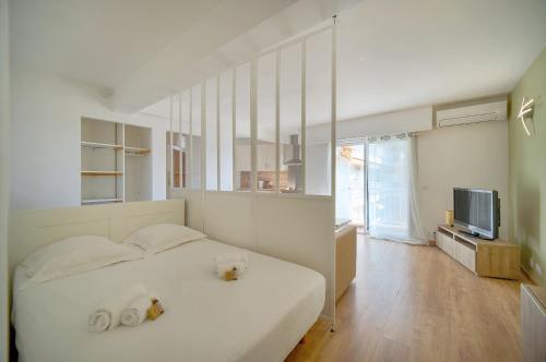 Studio Moderne BALCON, proche FORVILLE- CENTRE CANNES A0B198