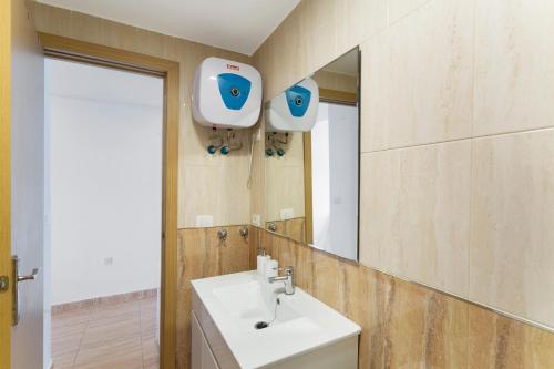 Bilik mandi di Apartamento Yumbo Dunas