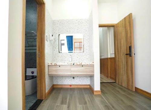 Ένα μπάνιο στο Đông Nghi Luxury Apartment
