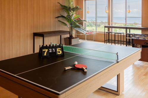 a ping pong table with a ping pong ball on it at The BONDS SPAオーシャンプライベートヴィラー千葉白浜ー in Minamiboso