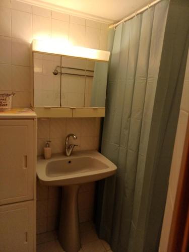 Ένα μπάνιο στο Mina's apartment