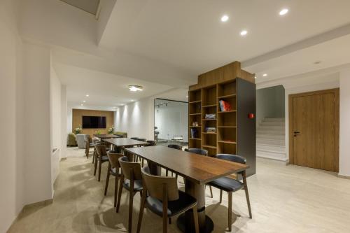 Cens Silver Suites