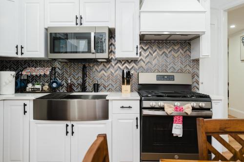 Η κουζίνα ή μικρή κουζίνα στο 76-2 5BR Cozy Apartment in Boston