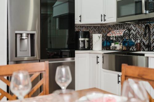 Η κουζίνα ή μικρή κουζίνα στο 76-2 5BR Cozy Apartment in Boston