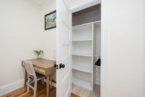 Φωτογραφία από το άλμπουμ του 76-2 5BR Cozy Apartment in Boston στη Βοστώνη