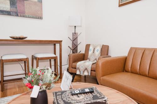 Χώρος καθιστικού στο 76-2 5BR Cozy Apartment in Boston