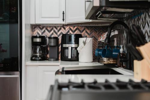 Η κουζίνα ή μικρή κουζίνα στο 76-2 5BR Cozy Apartment in Boston